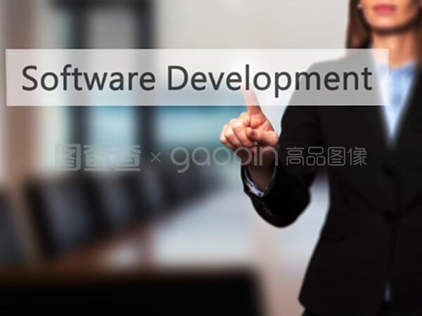 探索軟件開發(fā)新路徑 女商人按TOU按鈕，引領(lǐng)計(jì)算機(jī)軟件技術(shù)開發(fā)與銷售
